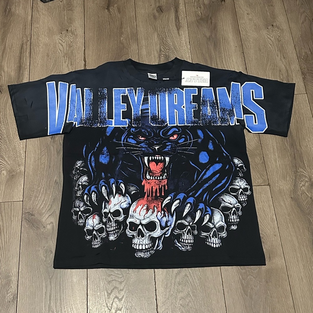 Valley dreams Black Graphic Tee